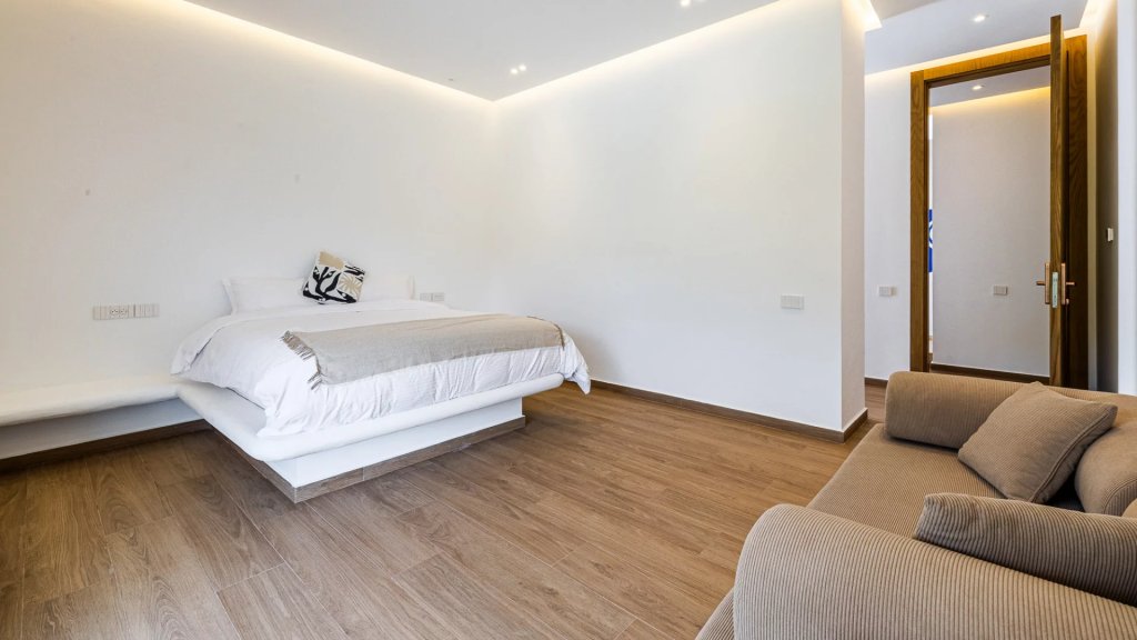 Suite 12